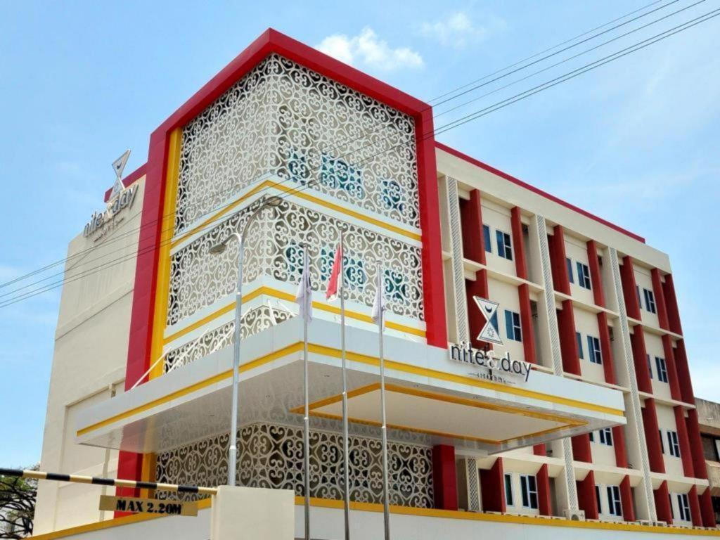 Nite And Day Batam Jodoh Square Hotel Exterior photo