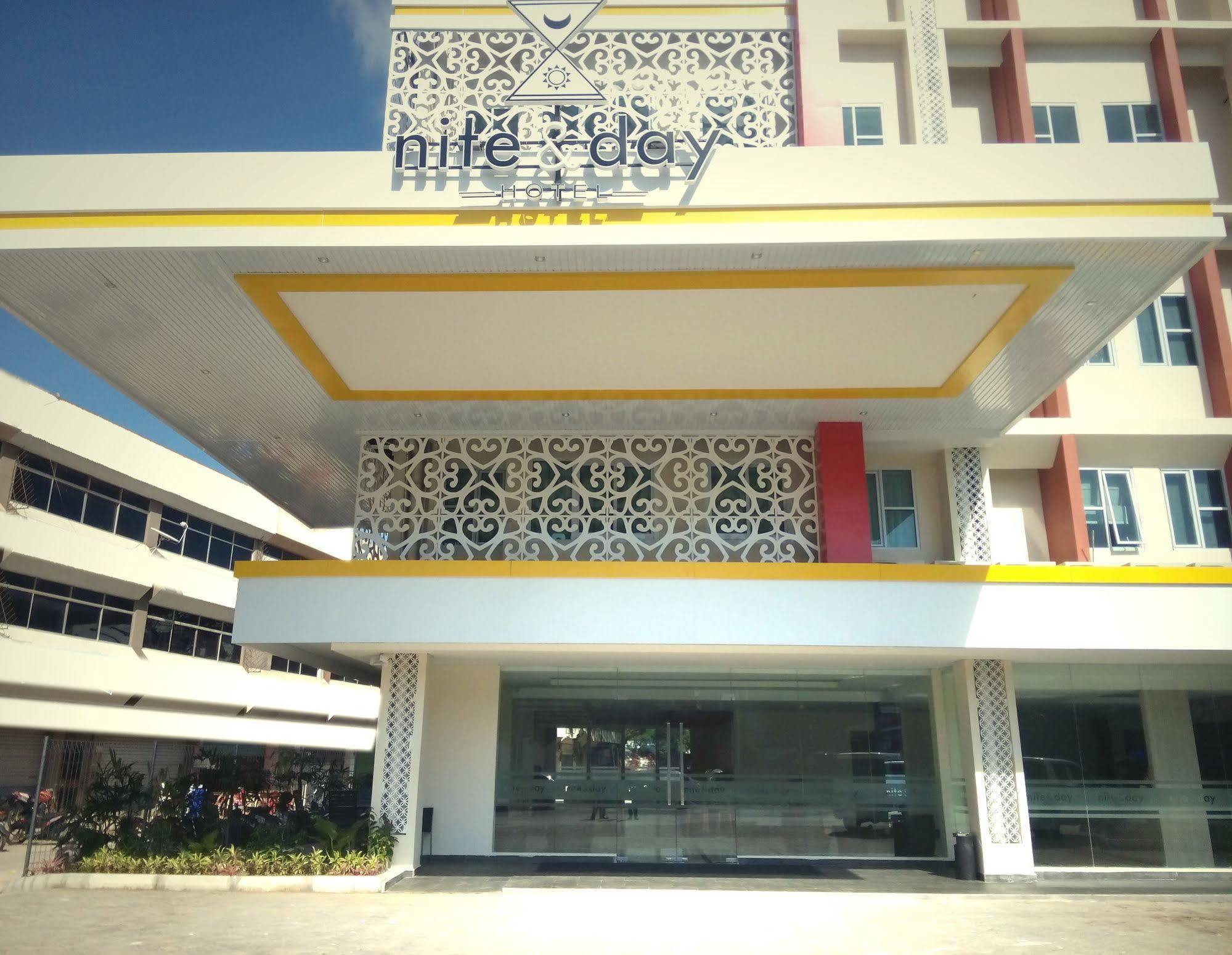 Nite And Day Batam Jodoh Square Hotel Exterior photo