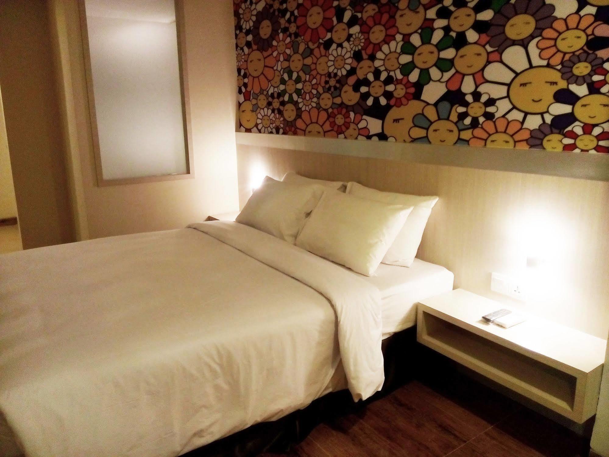 Nite And Day Batam Jodoh Square Hotel Exterior photo