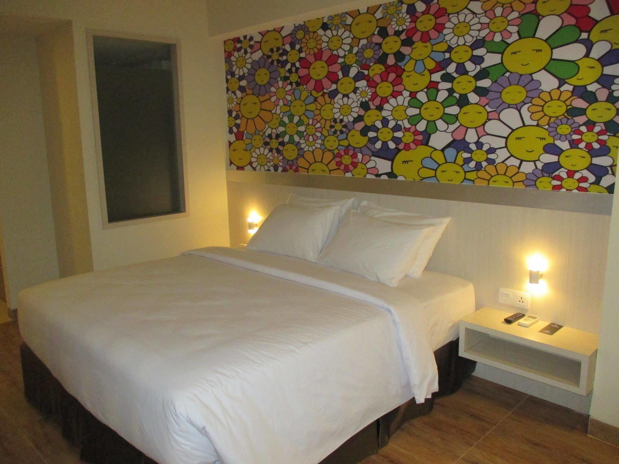 Nite And Day Batam Jodoh Square Hotel Exterior photo