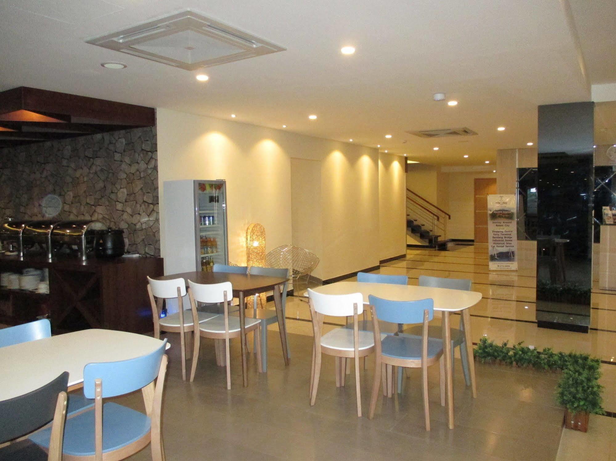 Nite And Day Batam Jodoh Square Hotel Exterior photo
